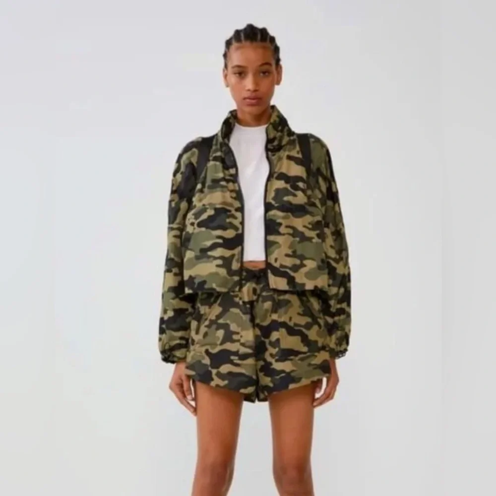 ZARA Cropped Camo Backpack Rain Jacket - Picture 2 of 6